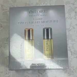 Essential Day & Night Moisture Rescue Set!